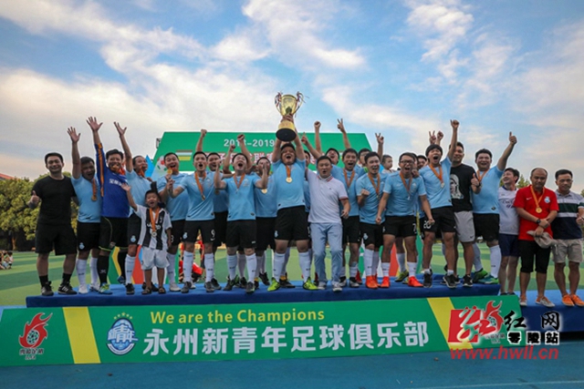 法耶失去平衡重摔，辽宁队发球失误引关注